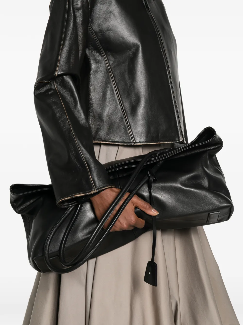  Low Classic Haricot Shoulder Bag - Black 