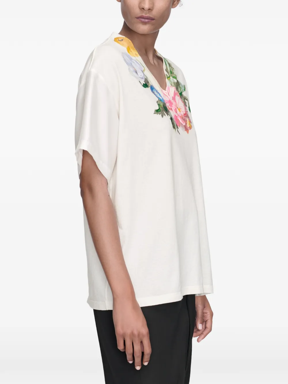 Maison Margiela T-shirt met bloemenprint en V-hals Wit
