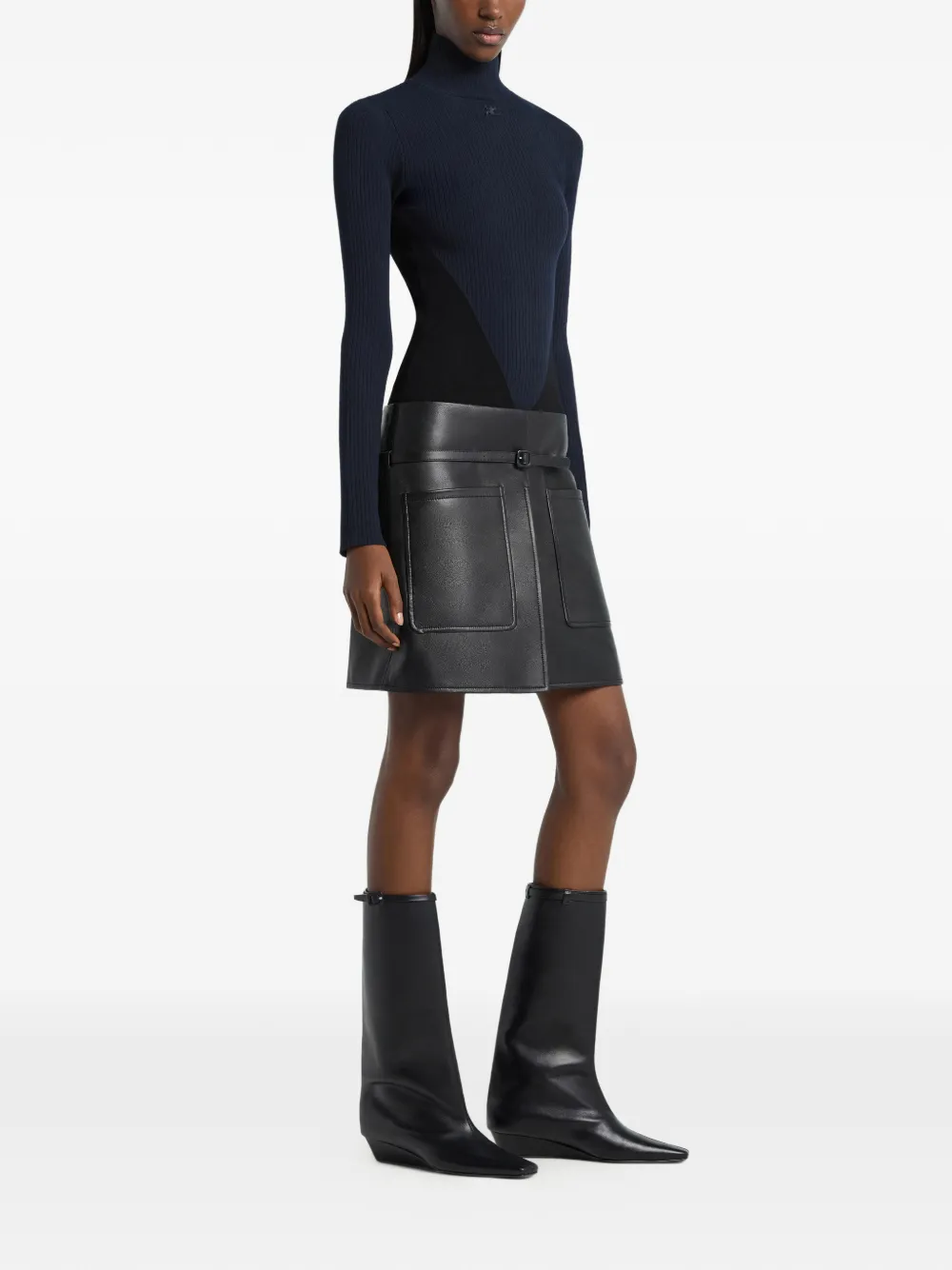 Courrèges Coltrui met V-lijn Blauw