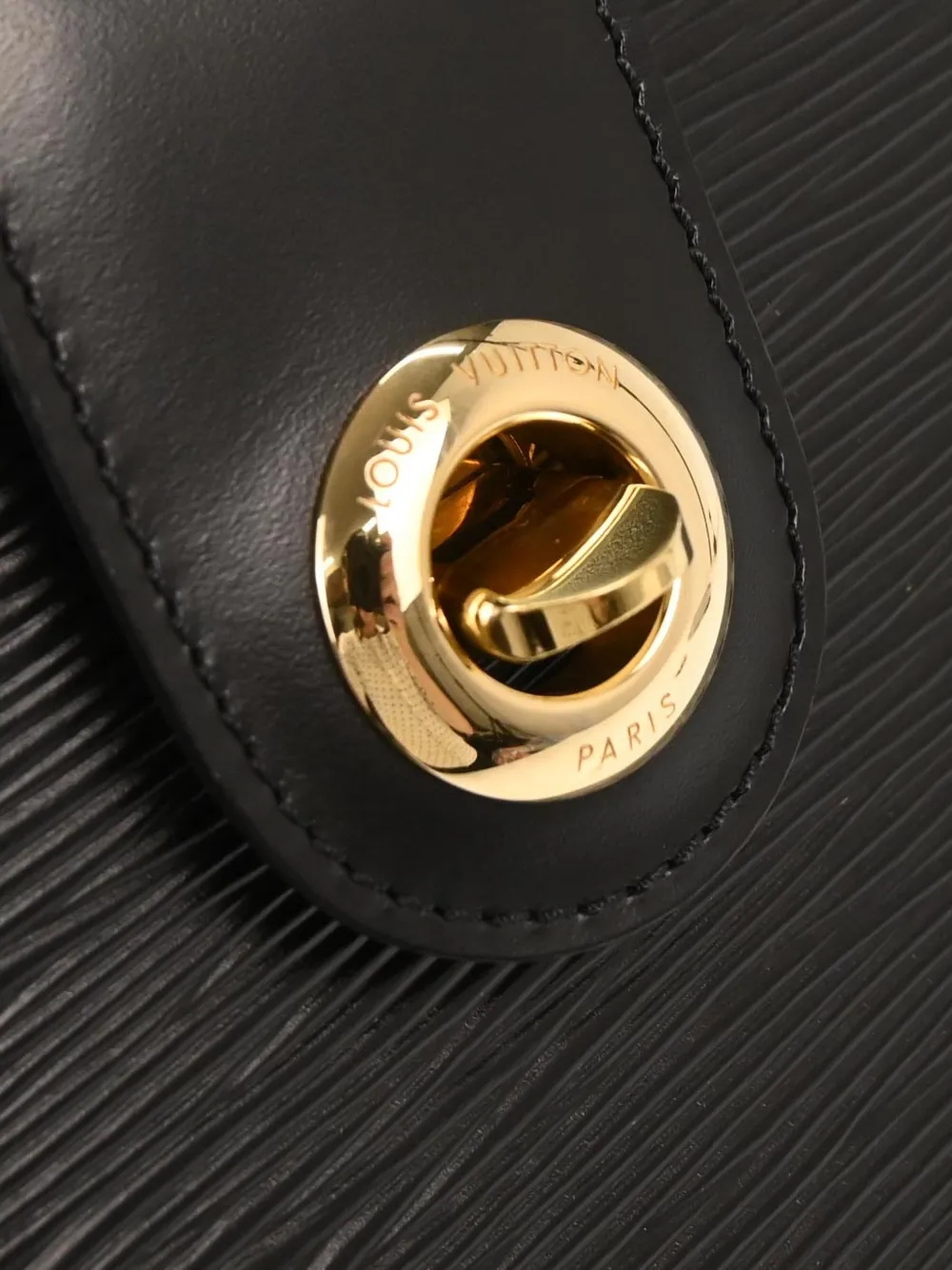 1995 Epi Cluny Shoulder Bag