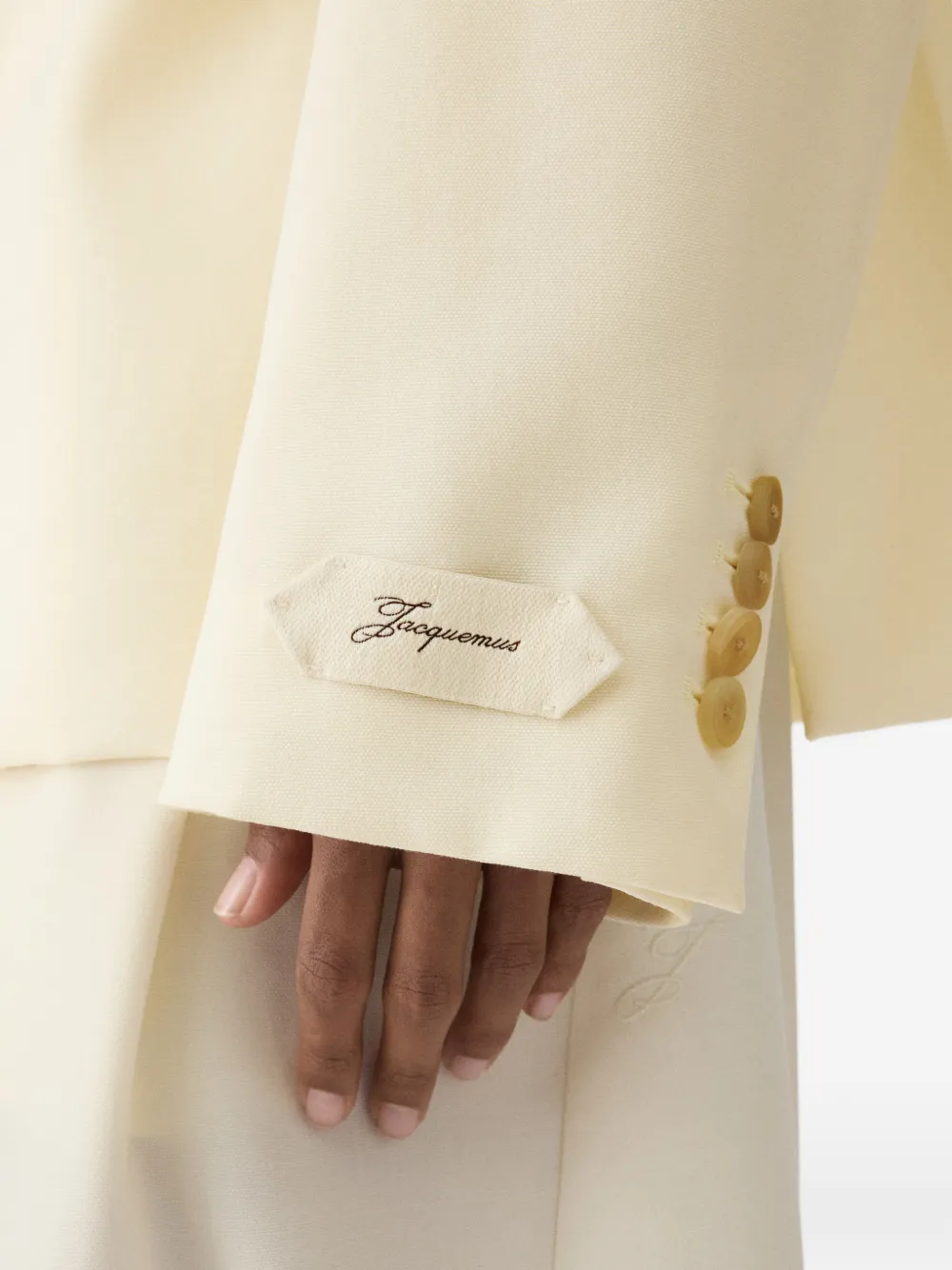 Jacquemus Carrée jack met knopen Beige