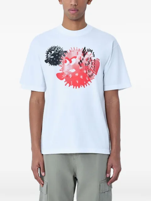 b.Eautiful fish-motif T-shirt