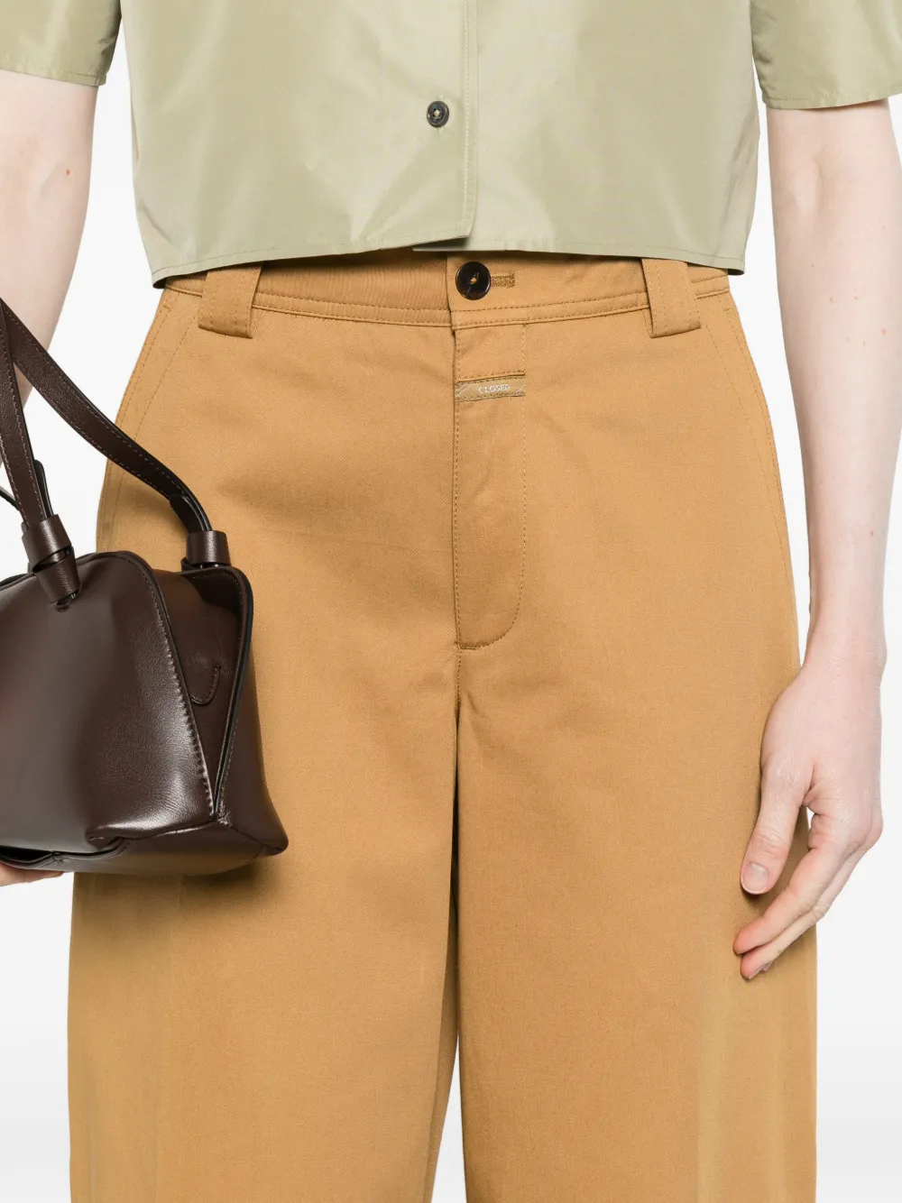 Closed Romi broek met diagonale zakken Beige