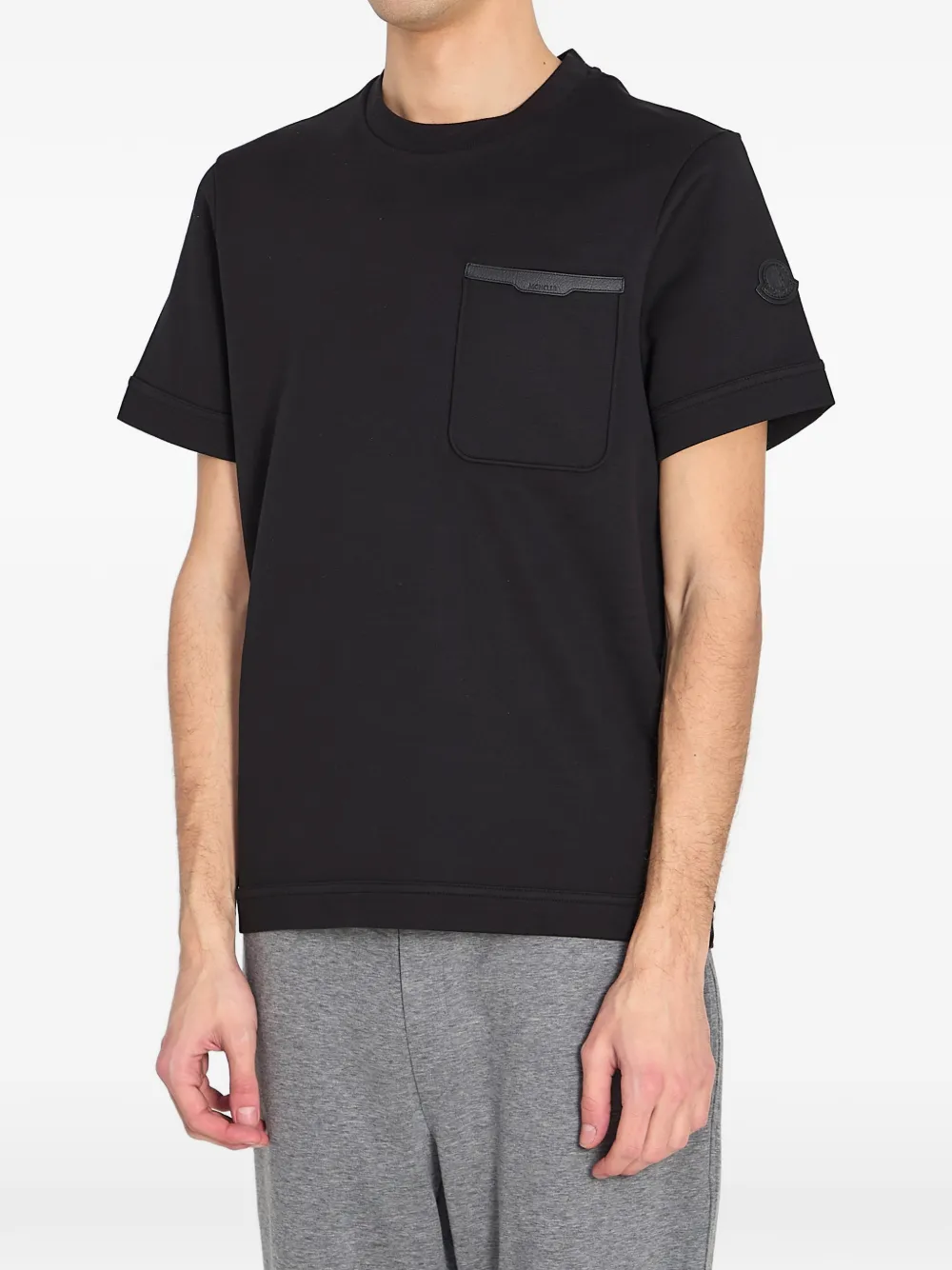 Moncler 로고 패치 포켓 티셔츠 | 티셔츠