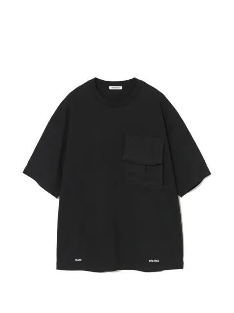 Undercover playera con bolsillo en el pecho