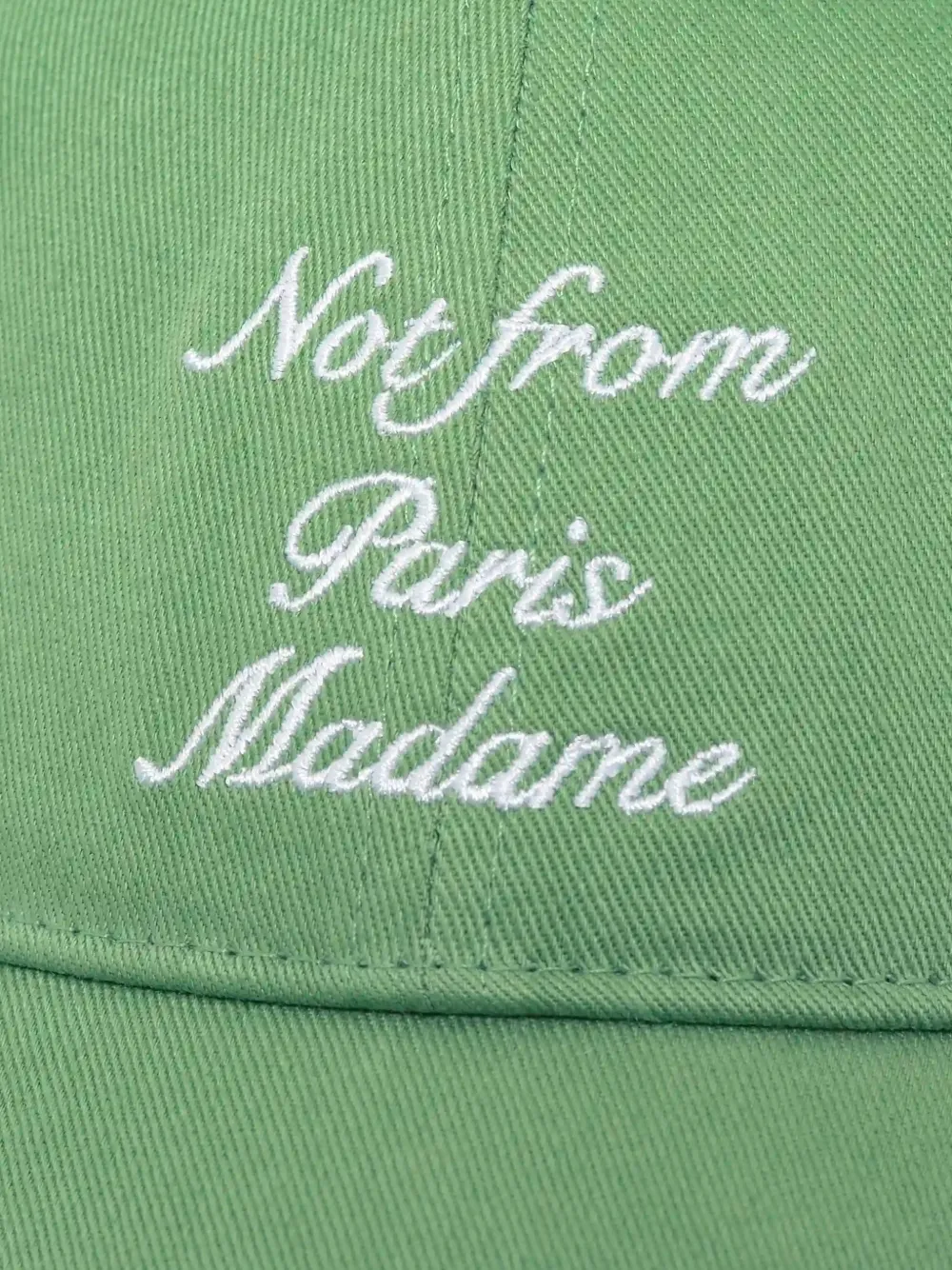 Drôle De Monsieur Pet met geborduurde tekst Groen