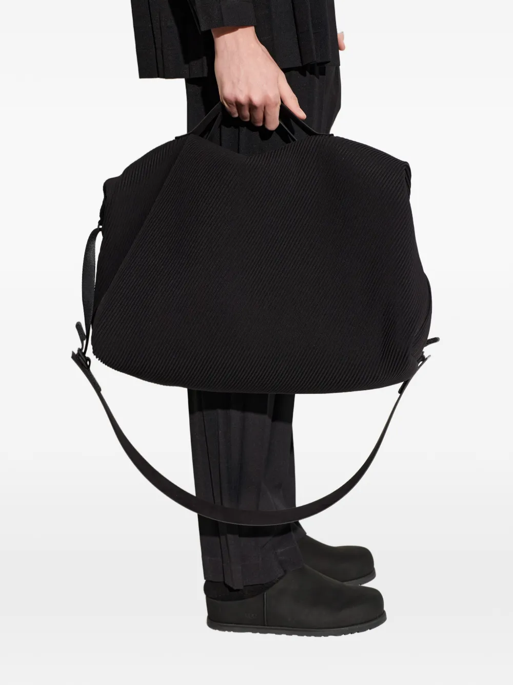 HOMME PLISSÉ ISSEY MIYAKE PLEATS BAG Homme Plissé Issey Miyake Pleated Handle Tote Bag | Black