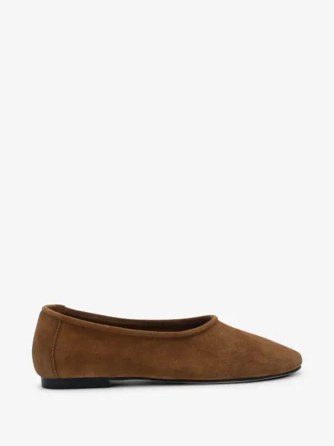 BY FAR flats con costuras