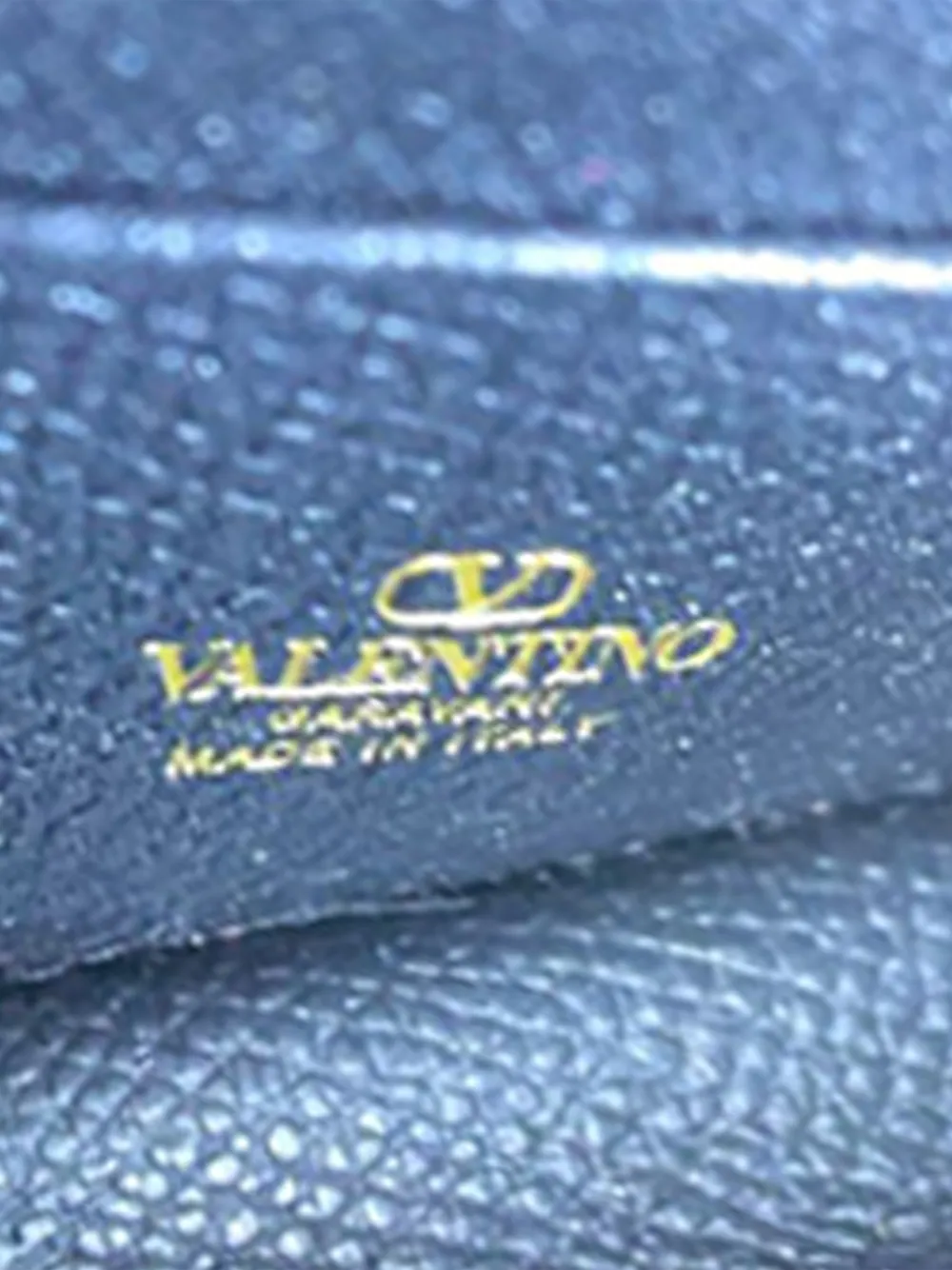 2021-2026 Grainy Calfskin Vlogo Signature Wallet With Chain Satchel