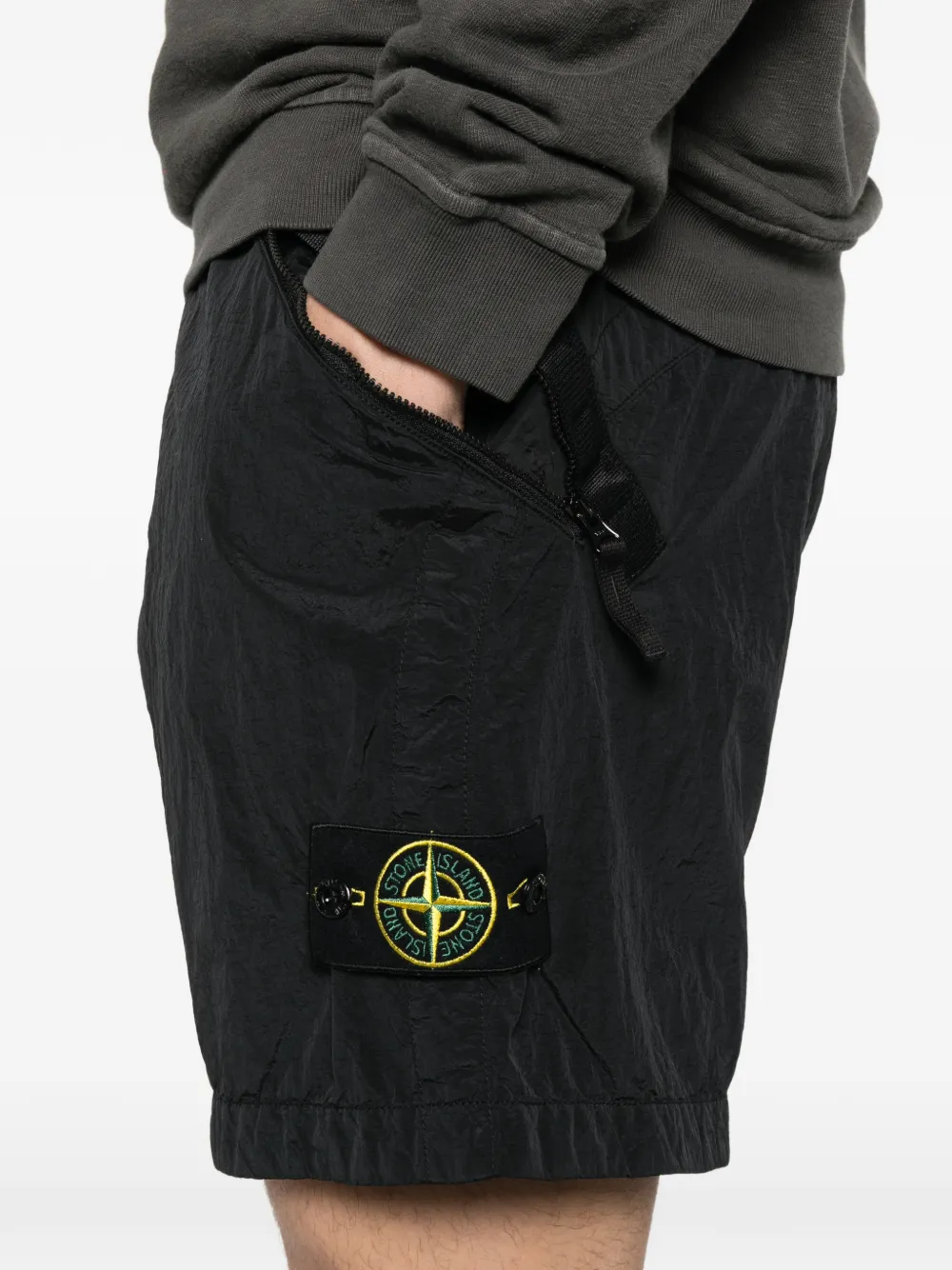 Stone Island L100008 patch-pocket Bermuda Shorts | Black | FARFETCH