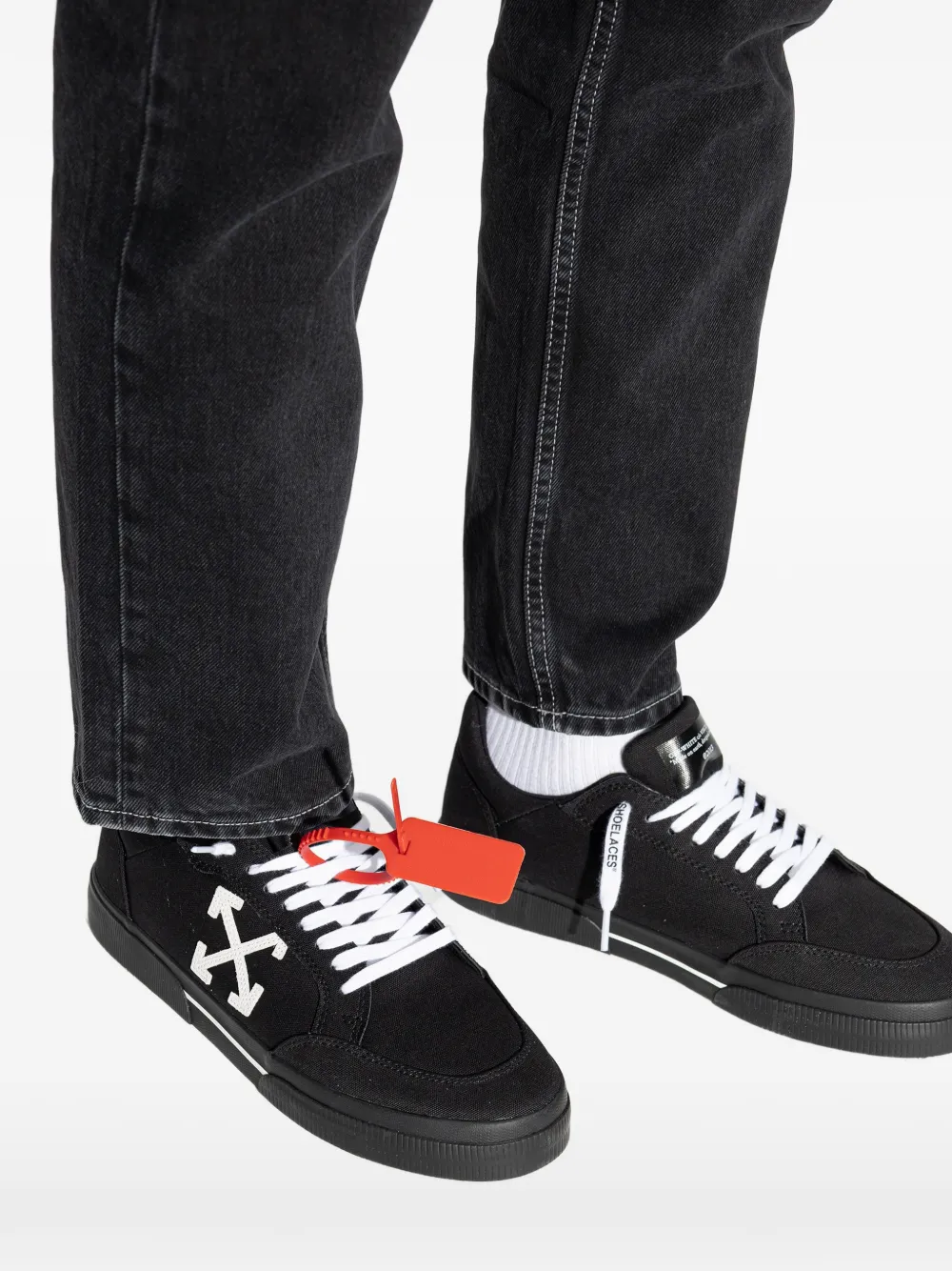 Off-White Vulcanized low-top sneakers Zwart