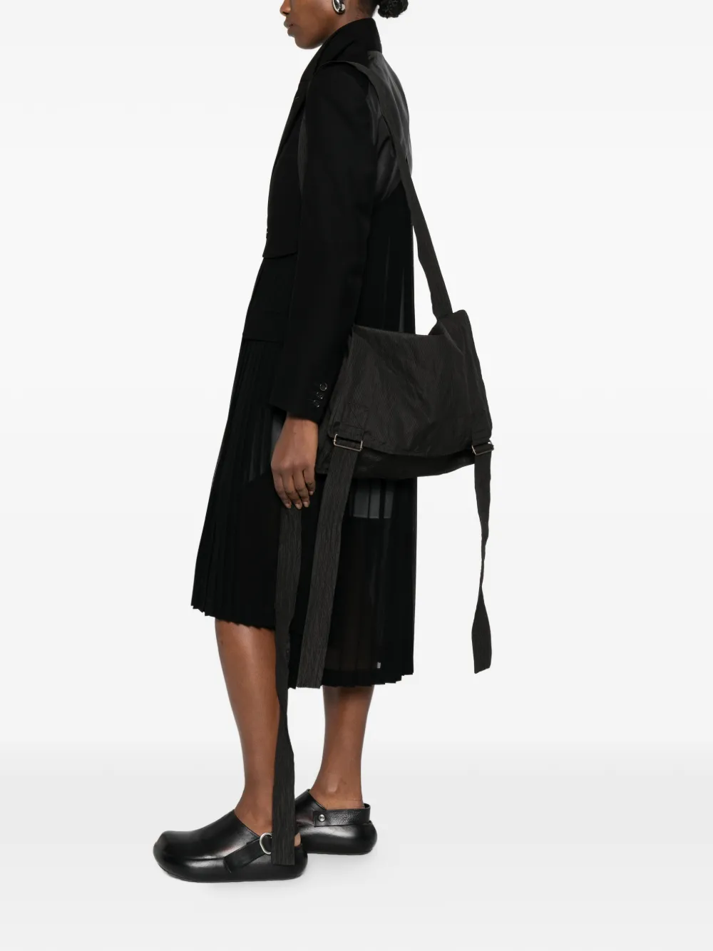  Masnada Buckle Shoulder Bag - Black 