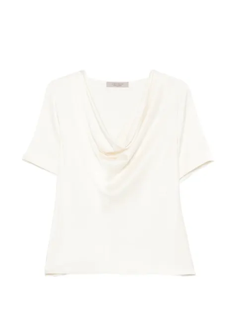 D.Exterior scoop-neck short-sleeve top