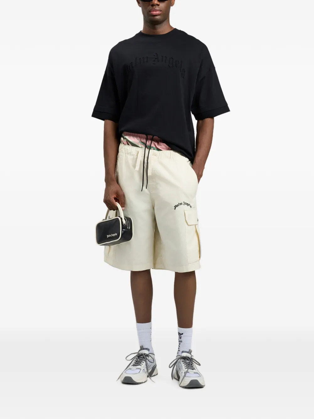 Palm Angels T-shirt met geborduurd gewelfd logo Zwart