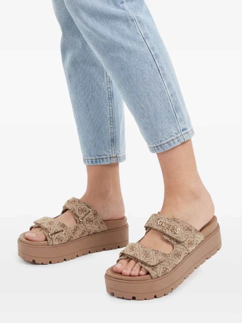 GUESS USA Sandalen met plateauzool en logo Beige