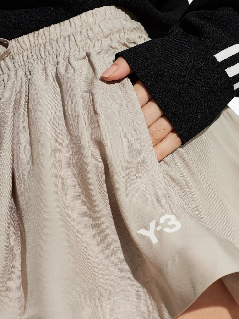 Y-3 Shorts met trekkoord en logo Beige