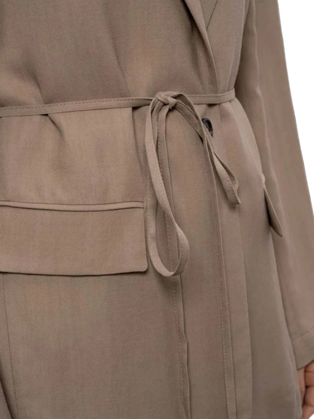 Brunello Cucinelli Jack met gekerfde revers en ceintuur Beige