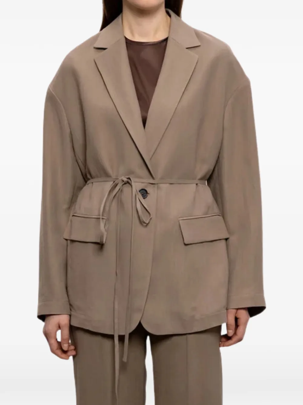Brunello Cucinelli Jack met gekerfde revers en ceintuur Beige