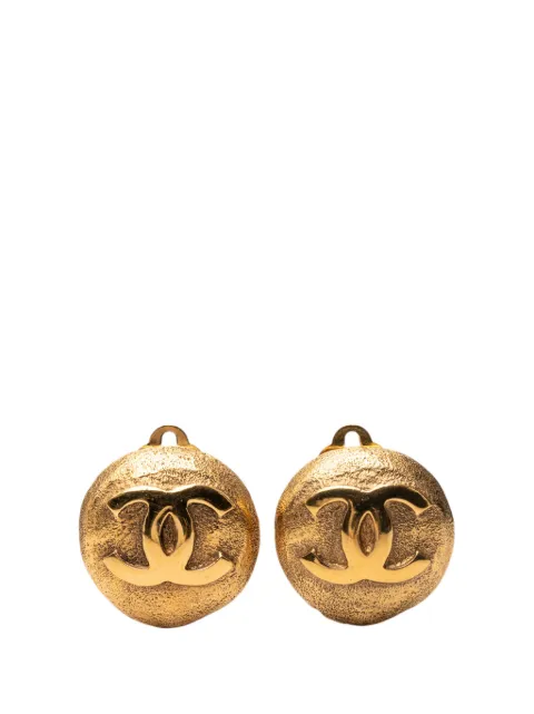 CHANEL Pre-Owned 1980-1990 CC Gold Plated Round Clip On Earrings costume earrings
