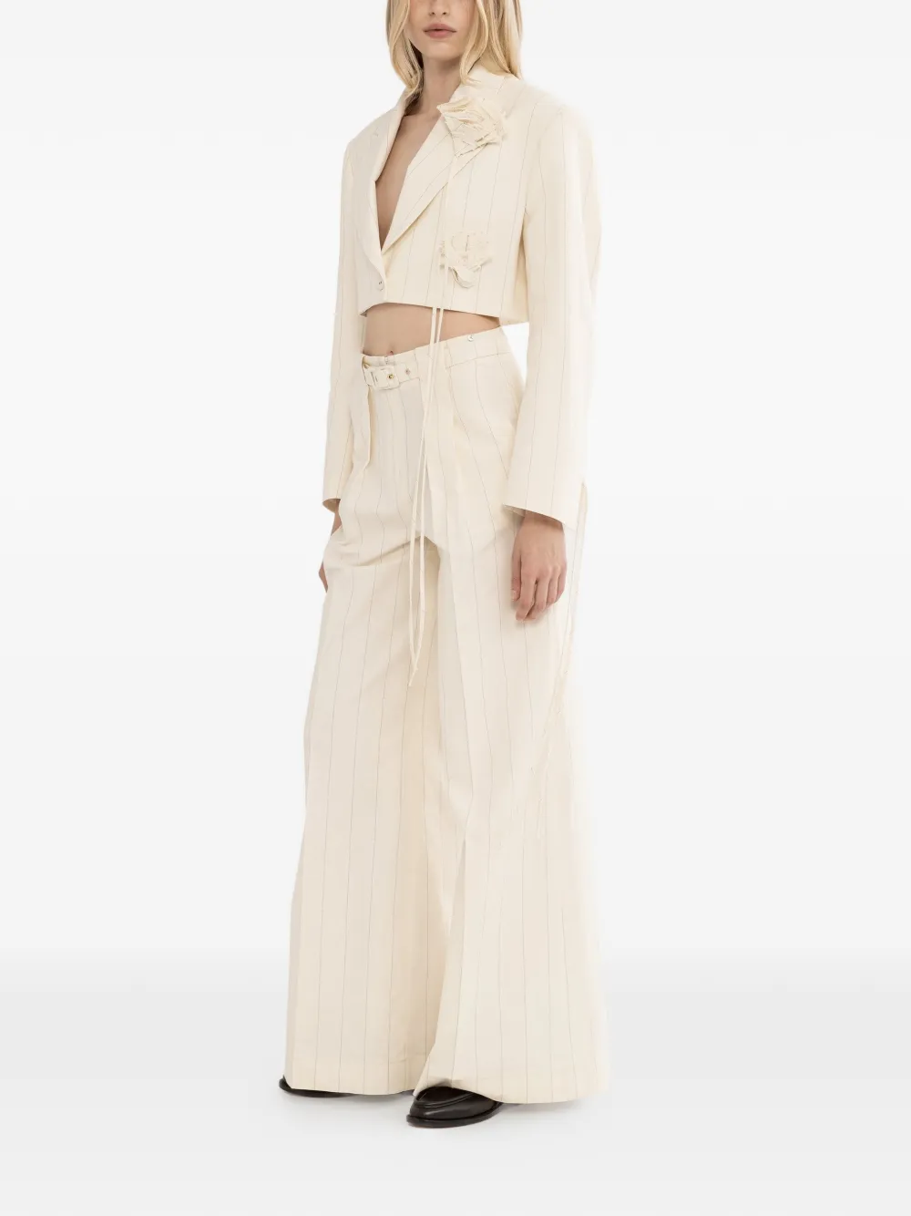 NISSA Cropped blazer met enkele rij knopen Beige