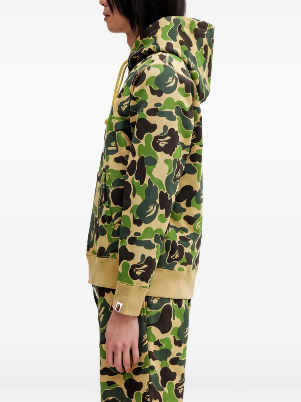 A BATHING APE Hoodie met camouflageprint Beige