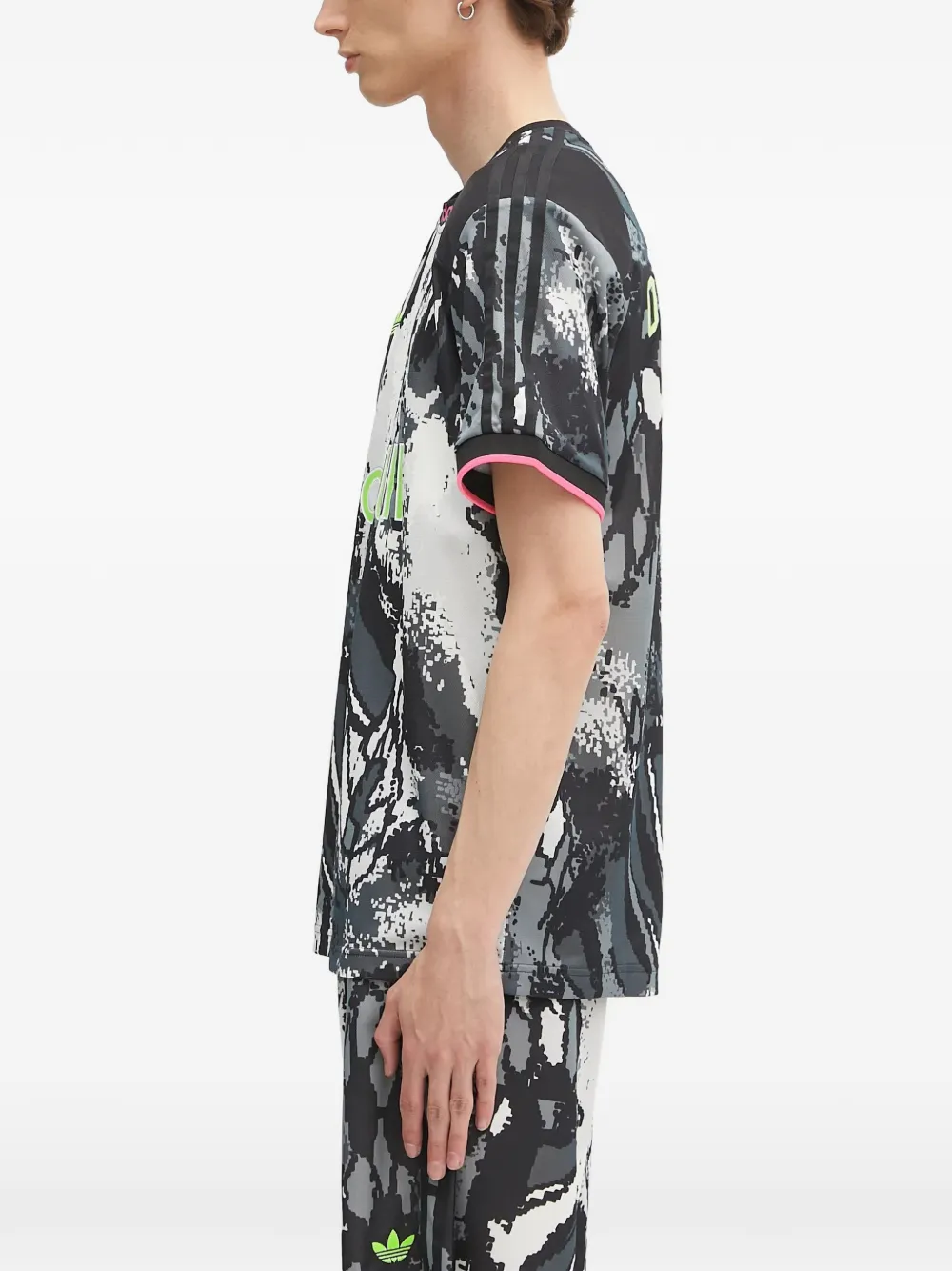 adidas Archive AOP T-shirt Grijs