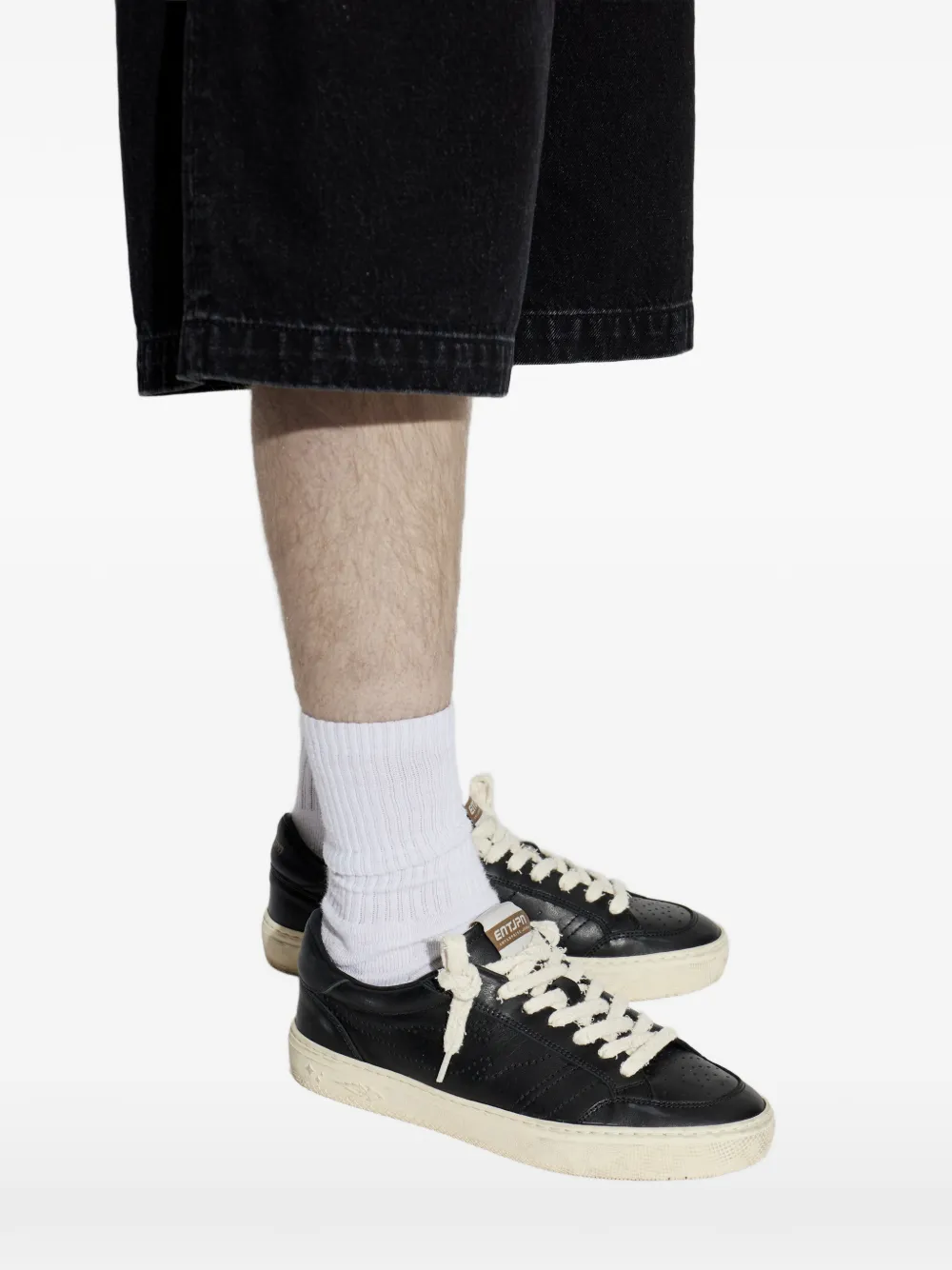 Enterprise Japan Geperforeerde leren sneakers Zwart