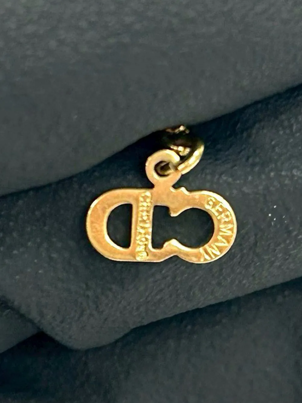 1980-2000 Gold Plated Logo Round Emblem Pendant Necklace Costume Necklace
