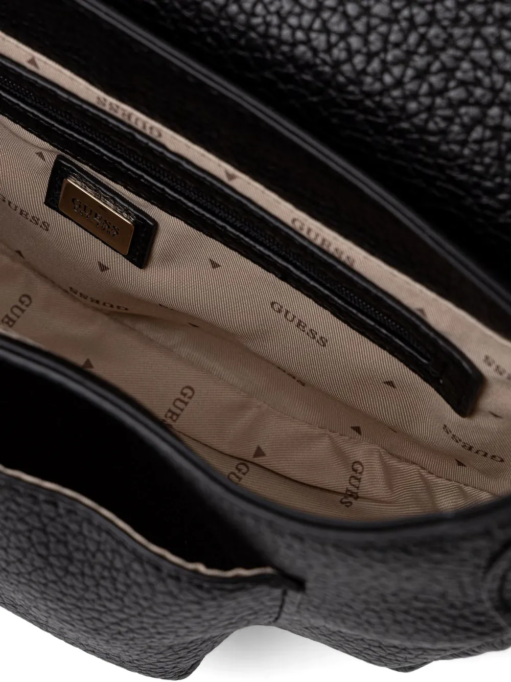GUESS USA Marsha kleine schoudertas met textuur Zwart