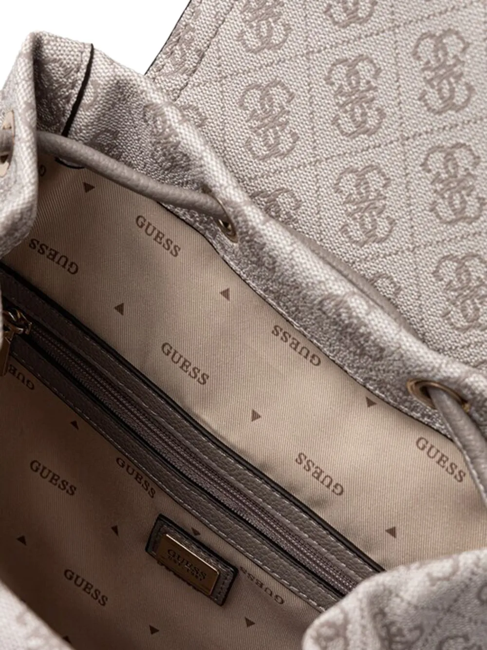 GUESS USA Manhattan rugzak met monogram en omslag Beige
