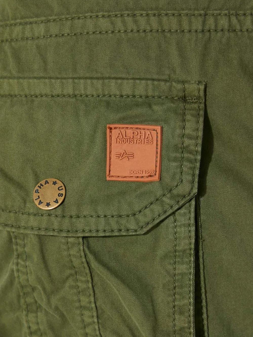 Alpha Industries Alpha cargoshorts met meerdere zakken Groen