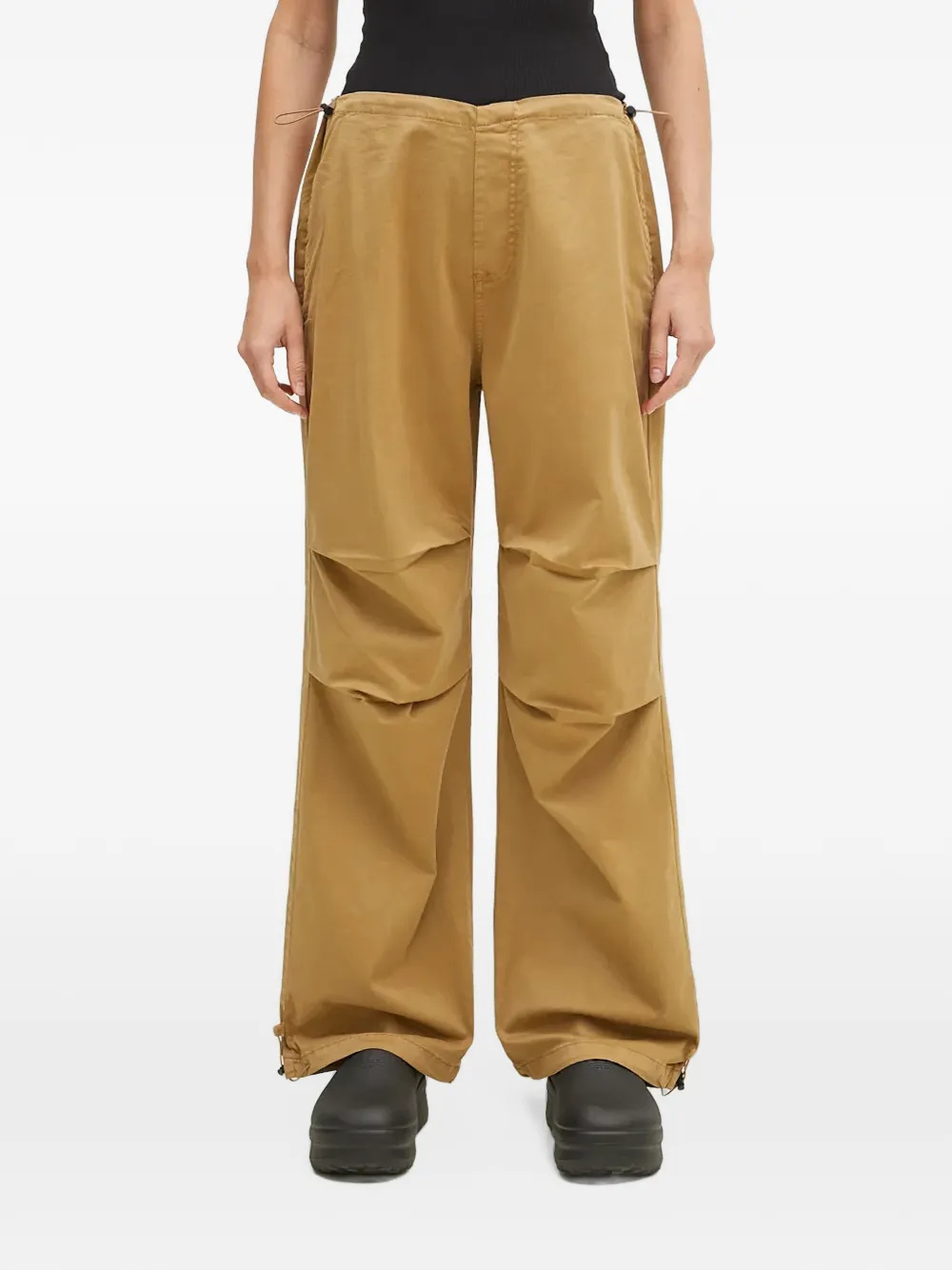 Alpha Industries Jogginghose mit Kordelzug - Braun