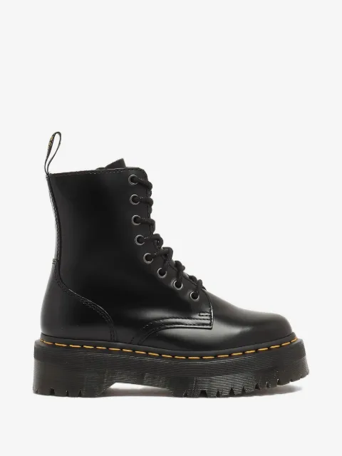 Dr. Martens Schnürstiefel mit Plateausohle