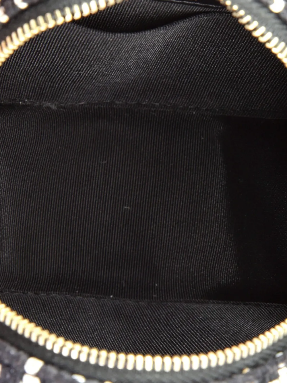 Chanel Pre-owned Charm Round Clutch with Chain Quilted Tweed Crossbody Bag in Black, view 5