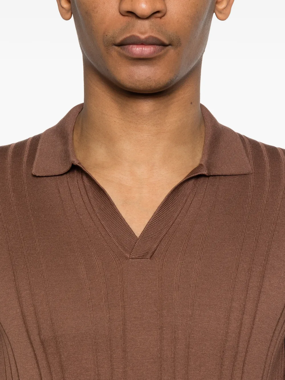 Tagliatore Geribbeld T-shirt met V-hals Bruin