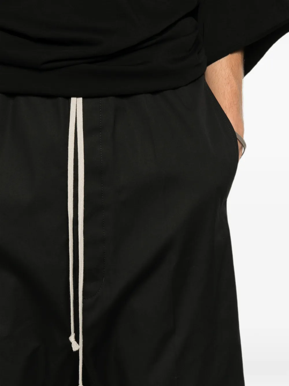 Rick Owens Shorts met verlaagd kruis en trekkoord Zwart