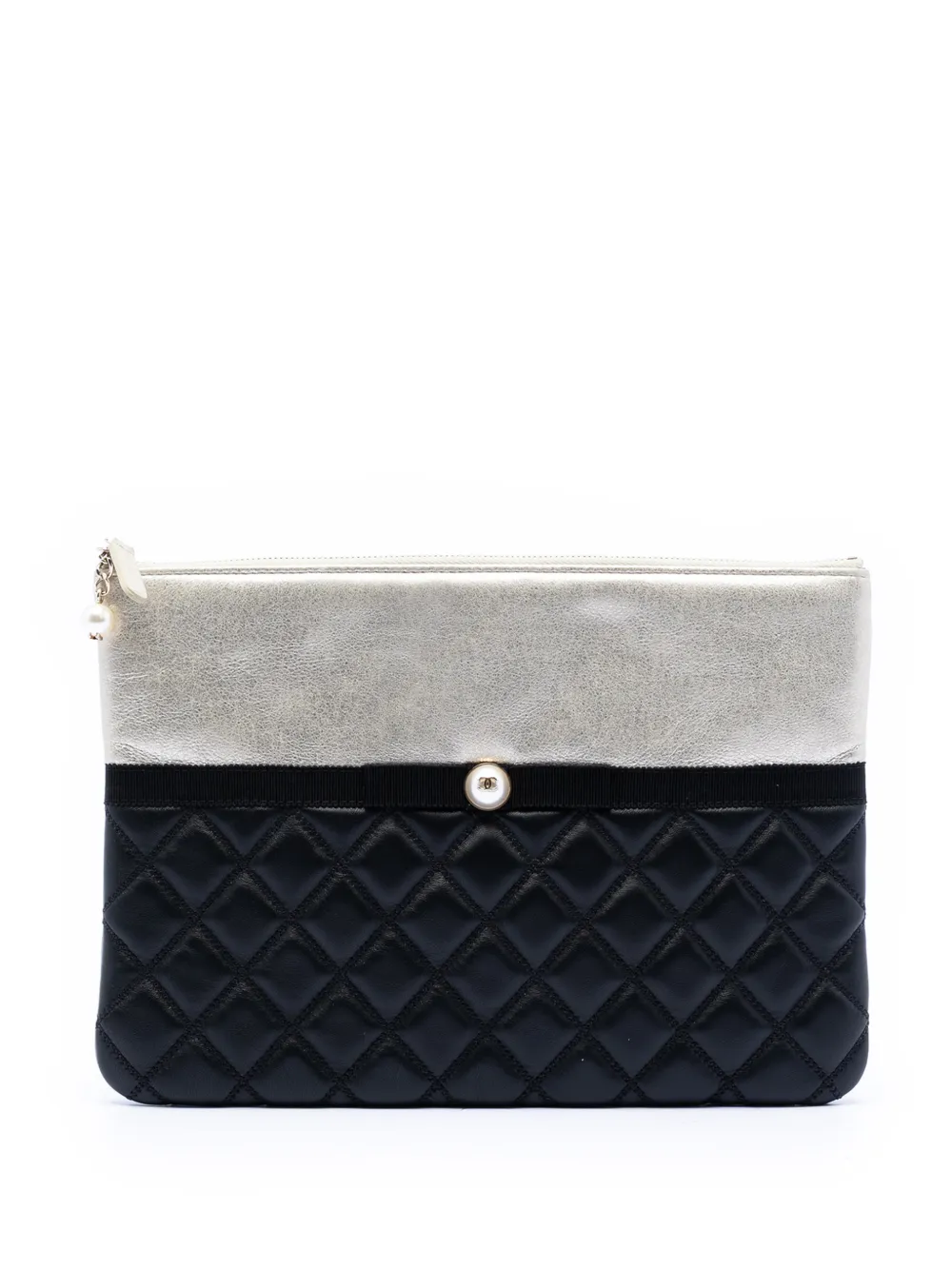 CHANEL Pre-Owned 2016-2017 Medium Quilted Lambskin and Metallic Calfskin Pearl O Case clutch bag - Nero
