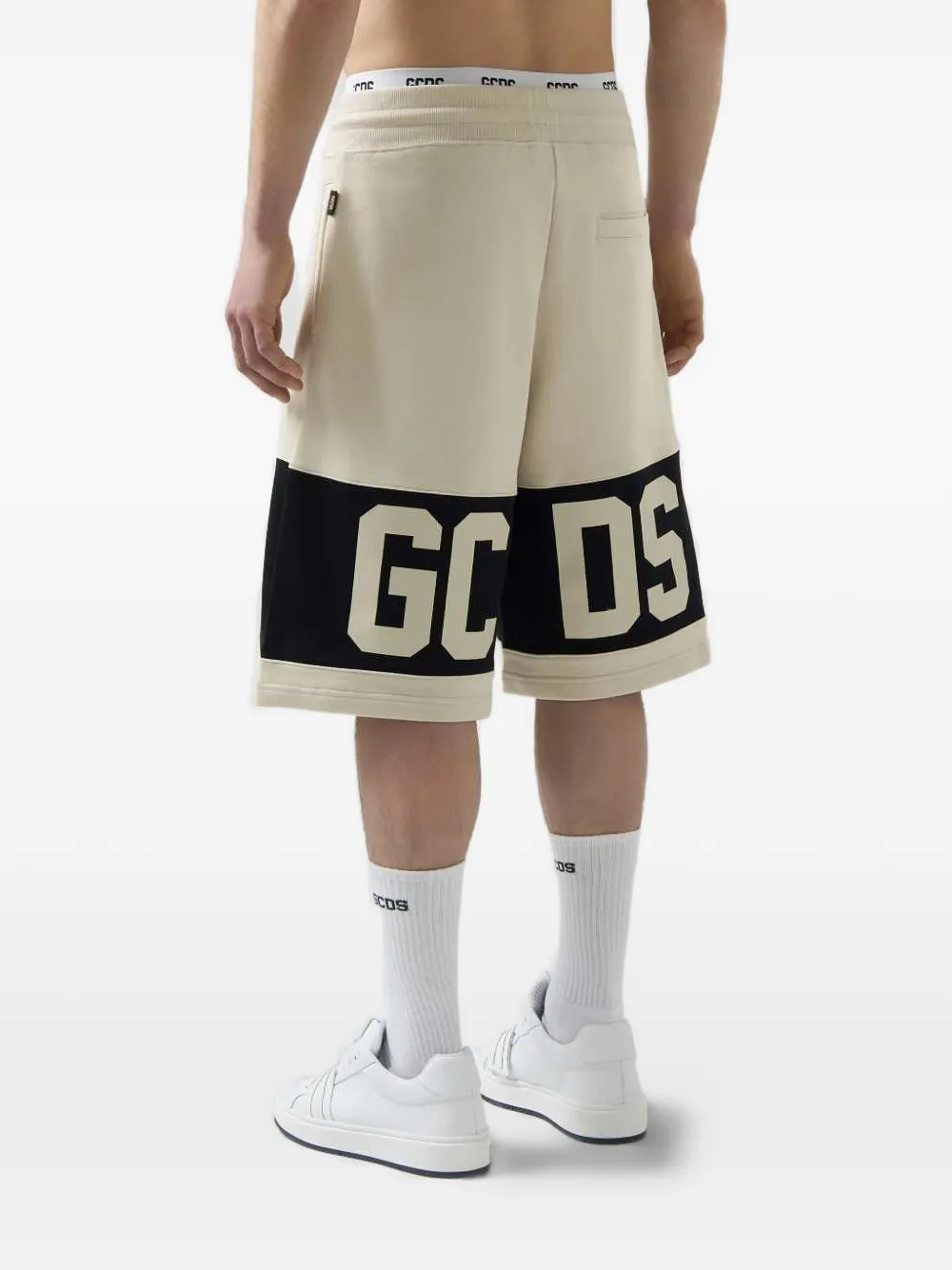 GCDS Shorts met logo Beige