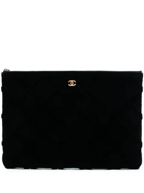 CHANEL Pre-Owned 2017-2018 Large Quilted Velvet O Case clutch bag