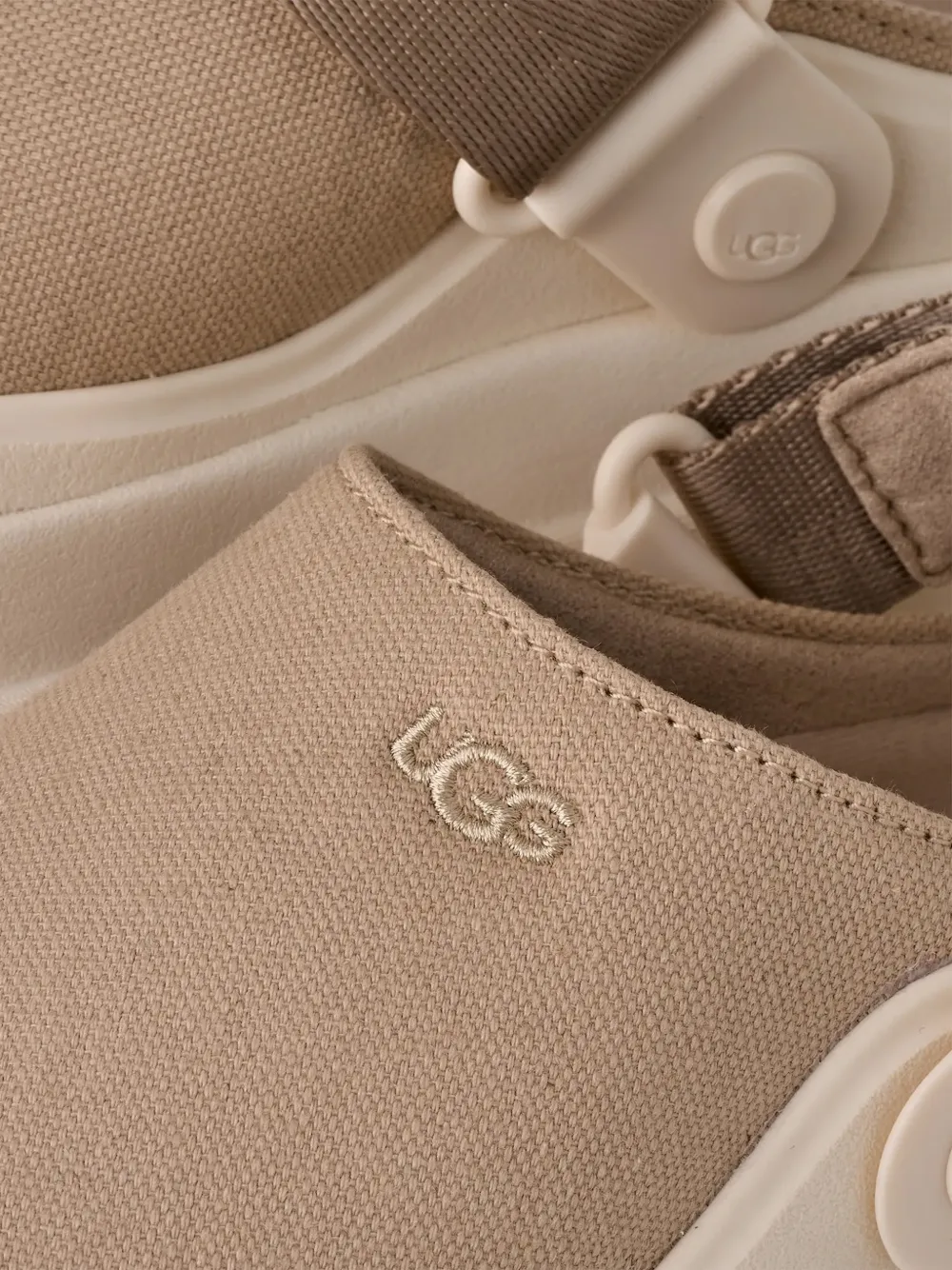 UGG GoldenGlow platte muiltjes met bandje Beige