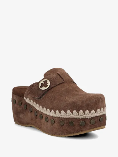 Mou logo-detail studded clogs