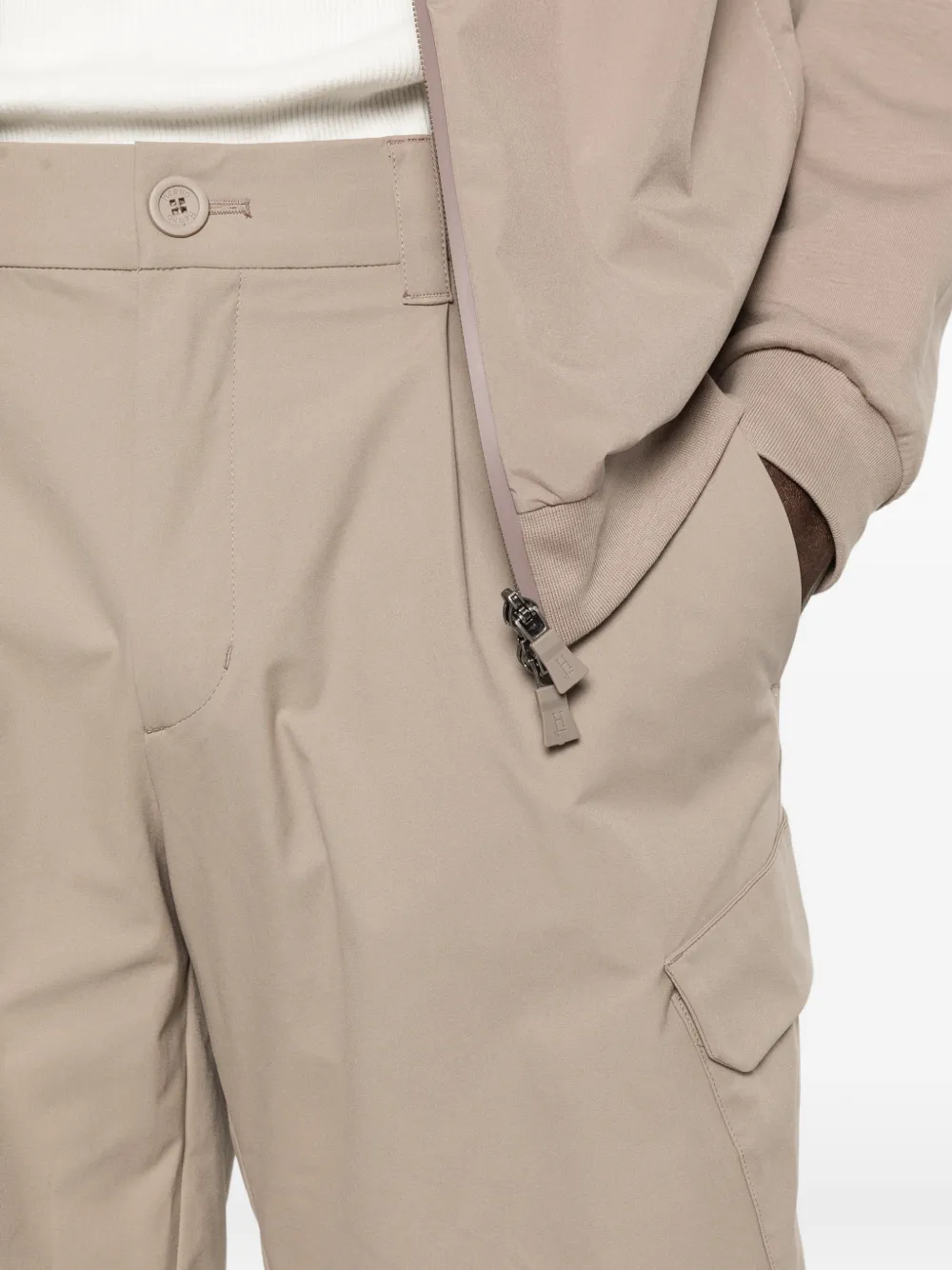 Herno Shorts met zak aan de voorkant Beige
