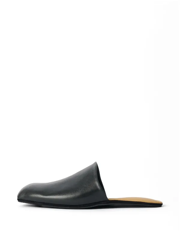 OUR LEGACY Cigarr フラットミュール | ブラック | FARFETCH JP
