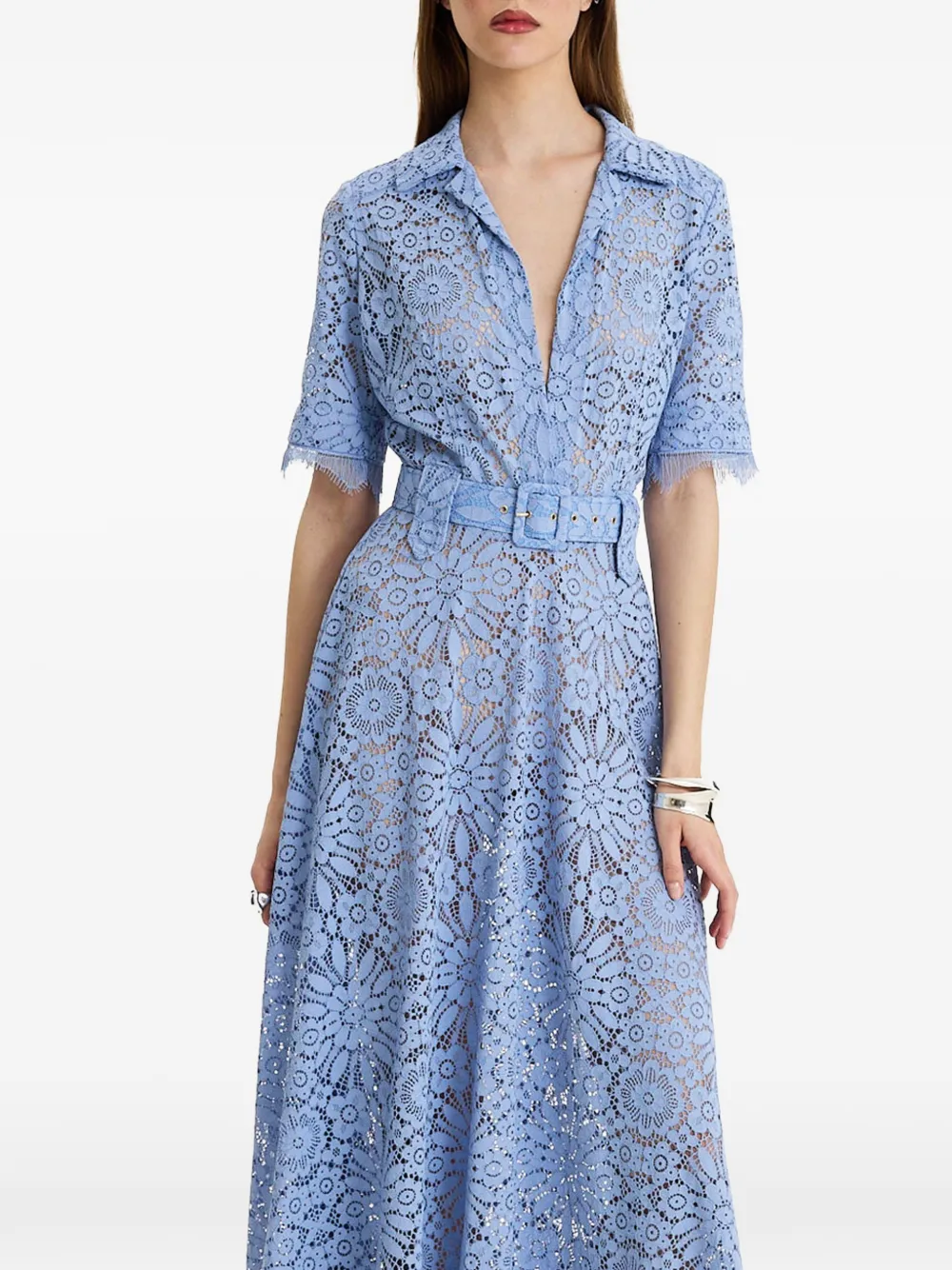 MOOS STUDIO Blue Reverie maxi-jurk met kant en ceintuur Blauw