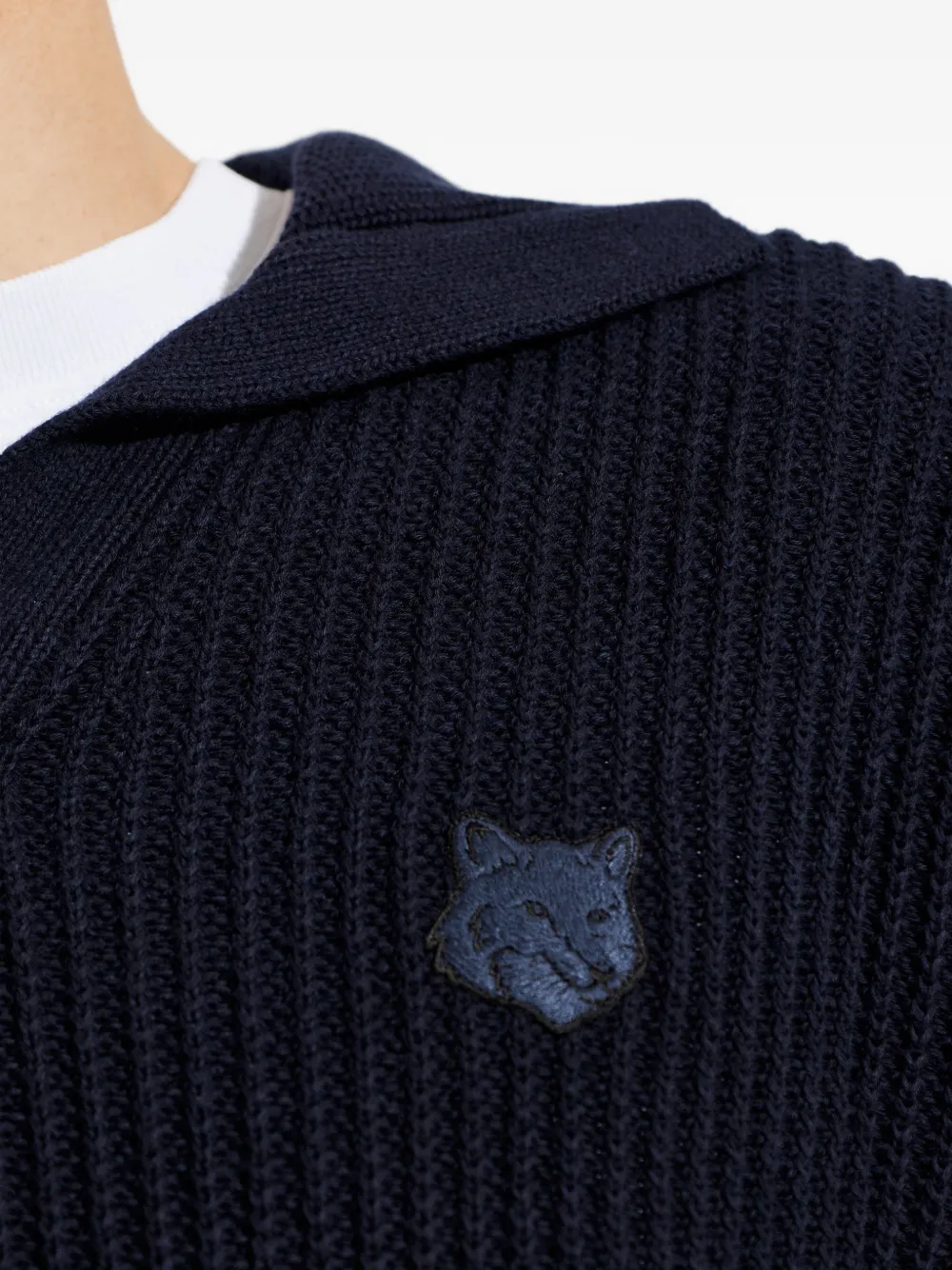 Maison Kitsuné Trui met geborduurd logo en V-hals Blauw