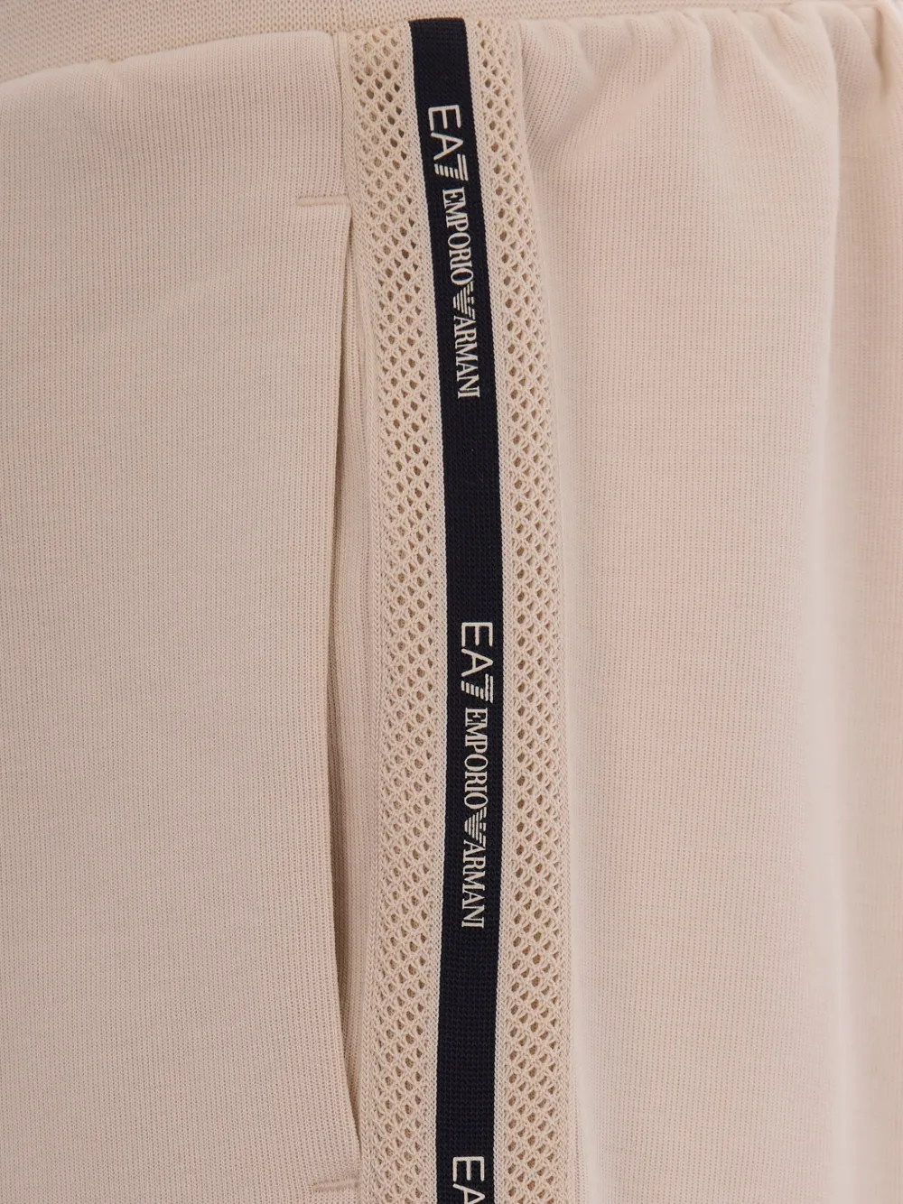 Ea7 Emporio Armani Shorts met mesh vlak Beige
