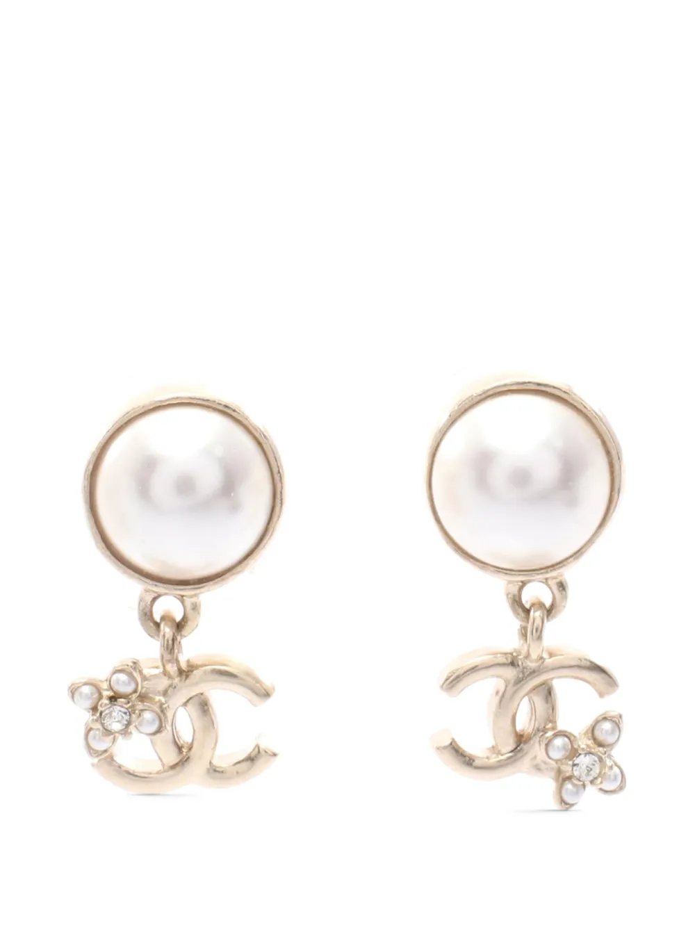 CHANEL Pre-Owned 2023 CC Gold Plated Faux Pearl Flower Drop Earrings costume earrings - Bianco