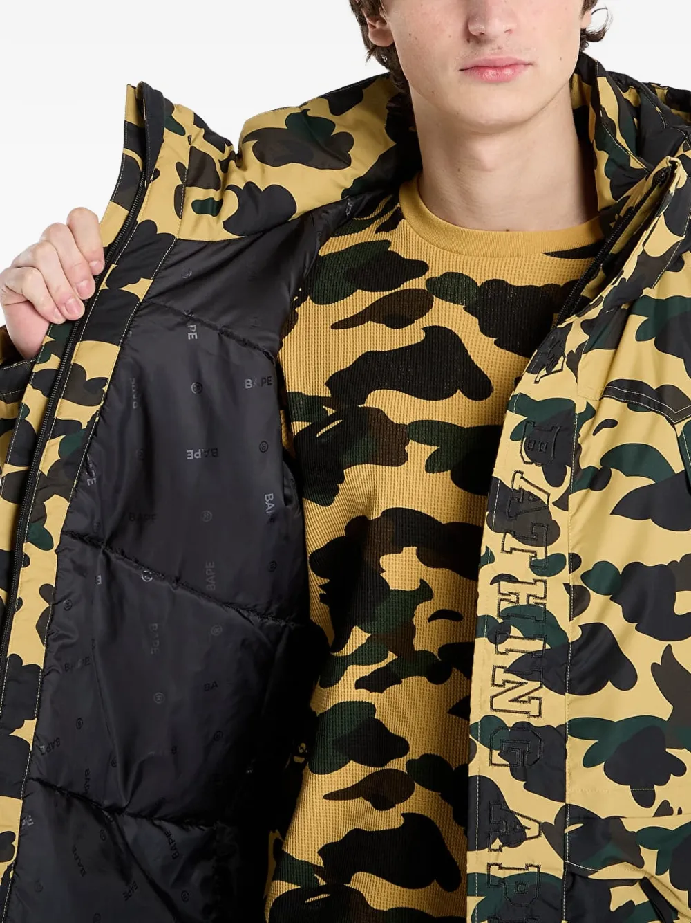 A BATHING APE® Camo Shark スノーボードジャケット | イエロー