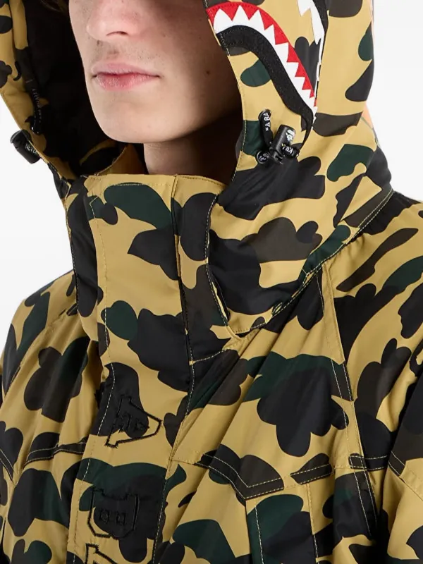 A BATHING APE® Camo Shark スノーボードジャケット | イエロー