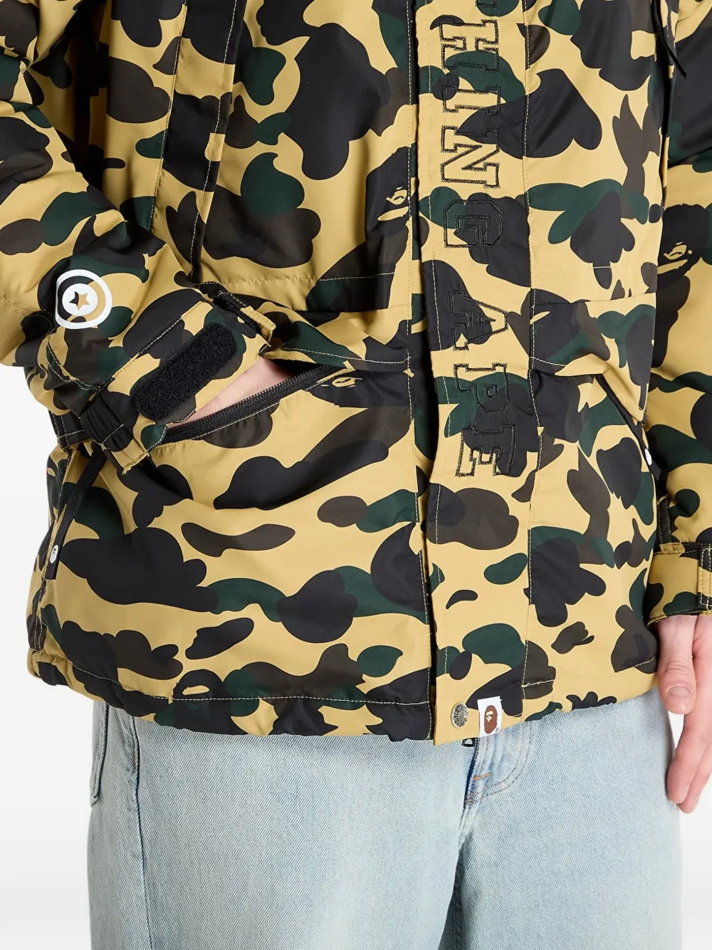 A BATHING APE® Camo Shark スノーボードジャケット | イエロー